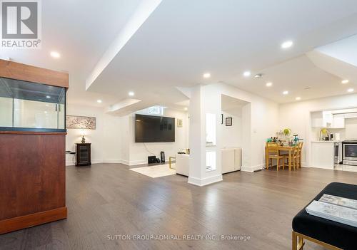 133 Arten Avenue, Richmond Hill, ON - Indoor Photo Showing Living Room