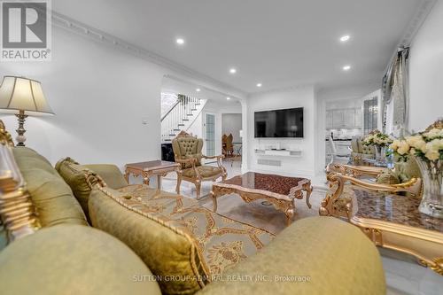 133 Arten Avenue, Richmond Hill, ON - Indoor Photo Showing Living Room