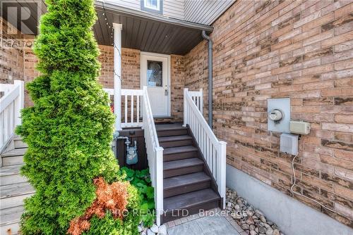 298 Activa Avenue, Kitchener, ON - Outdoor