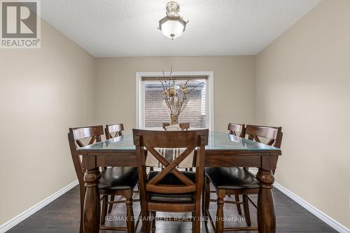 35 Titmouse Court, Hamilton, ON - Indoor Photo Showing Dining Room