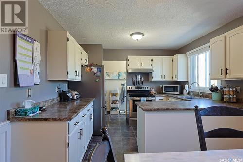 1526 Helme Crescent, Prince Albert, SK - Indoor Photo Showing Kitchen