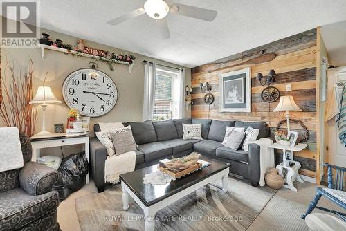 49 Dumfries Street, Brant, ON - Indoor Photo Showing Living Room