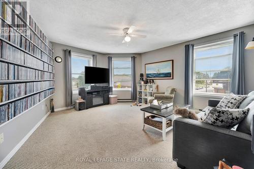 49 Dumfries Street, Brant, ON - Indoor Photo Showing Living Room