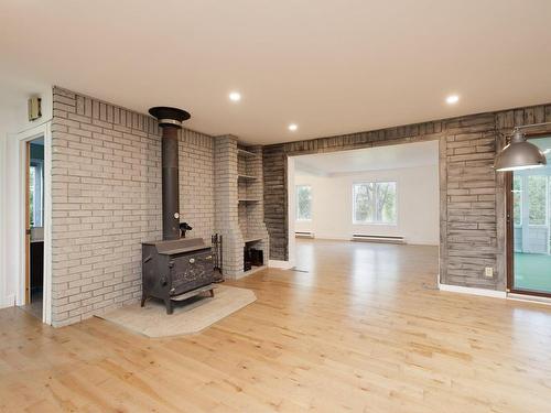 Overall view - 45 Rue Du Parc-Woodland, Léry, QC - Indoor With Fireplace