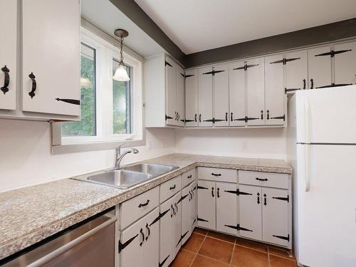 Kitchen - 45 Rue Du Parc-Woodland, Léry, QC - Indoor Photo Showing Kitchen With Double Sink