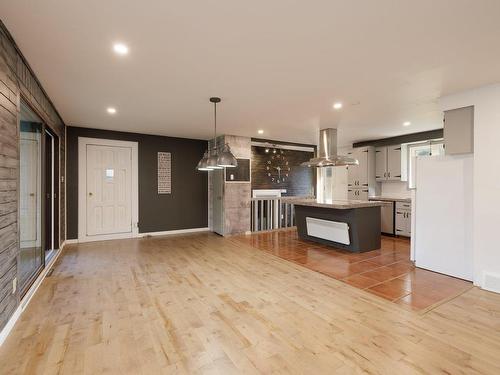 Dining room - 45 Rue Du Parc-Woodland, Léry, QC - Indoor Photo Showing Kitchen