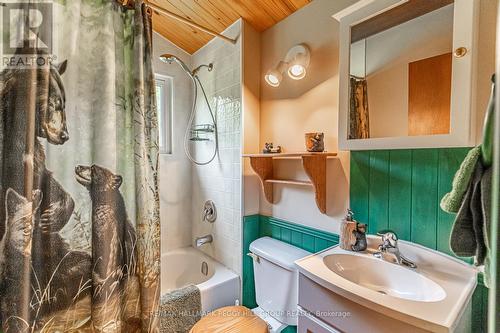 2514 Janes Lane, Severn, ON - Indoor Photo Showing Bathroom