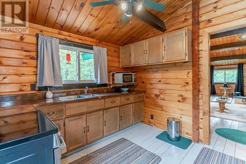 2514 Janes Lane, Severn, ON - Indoor Photo Showing Kitchen With Double Sink