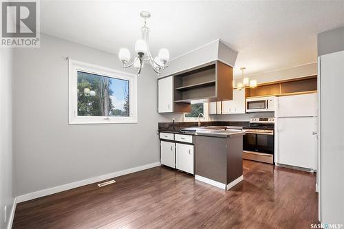 345 Haviland Crescent, Saskatoon, SK - Indoor Photo Showing Kitchen