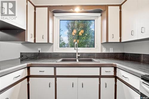 345 Haviland Crescent, Saskatoon, SK - Indoor Photo Showing Kitchen With Double Sink