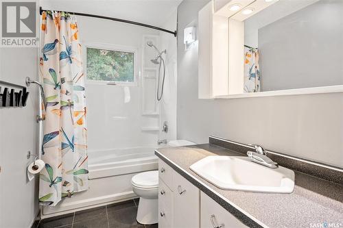 345 Haviland Crescent, Saskatoon, SK - Indoor Photo Showing Bathroom