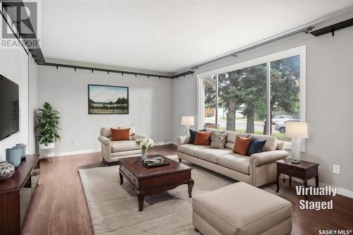 345 Haviland Crescent, Saskatoon, SK - Indoor Photo Showing Living Room