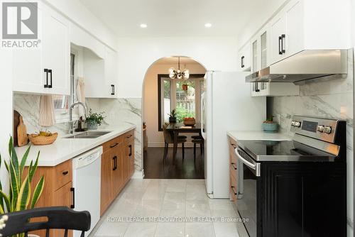 32 Clarridge Court, Brampton, ON - Indoor Photo Showing Kitchen With Double Sink