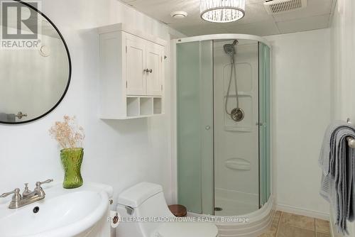 32 Clarridge Court, Brampton, ON - Indoor Photo Showing Bathroom