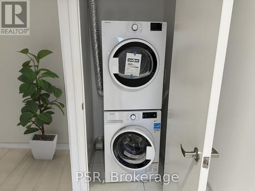 636 - 26 Gibbs Road, Toronto, ON - Indoor Photo Showing Laundry Room