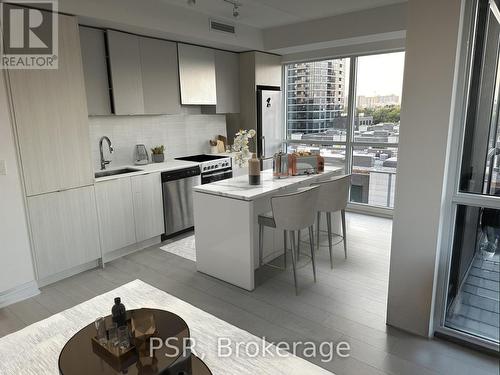 636 - 26 Gibbs Road, Toronto, ON - Indoor Photo Showing Kitchen With Upgraded Kitchen