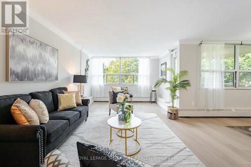 319 - 551 The West Mall, Toronto, ON - Indoor Photo Showing Living Room