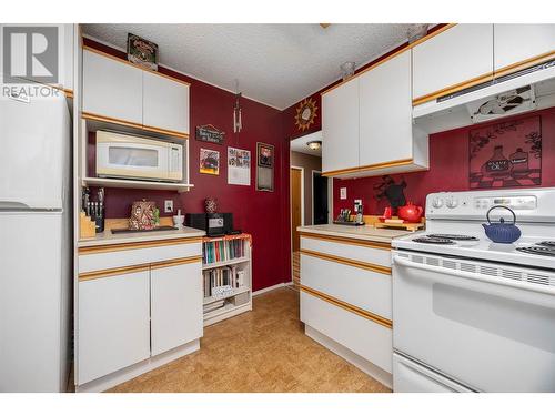 1208 38 Avenue, Vernon, BC - Indoor Photo Showing Kitchen