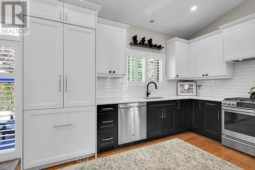 309 South Leaksdale Circle, London, ON - Indoor Photo Showing Kitchen With Upgraded Kitchen