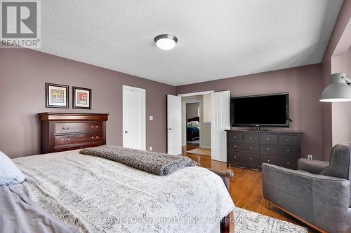 309 South Leaksdale Circle, London, ON - Indoor Photo Showing Bedroom