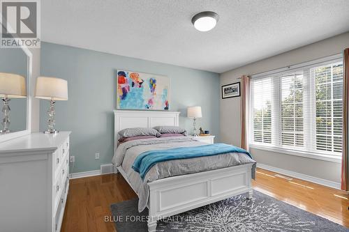 309 South Leaksdale Circle, London, ON - Indoor Photo Showing Bedroom