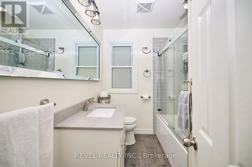 5737 Brookfield Avenue, Niagara Falls, ON - Indoor Photo Showing Bathroom