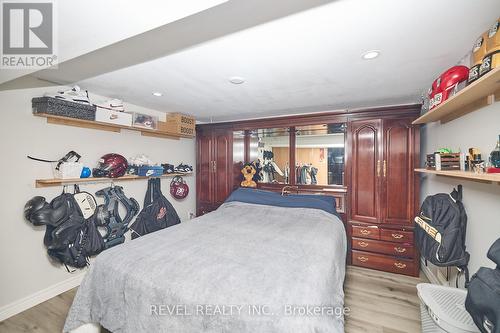 5737 Brookfield Avenue, Niagara Falls, ON - Indoor Photo Showing Bedroom