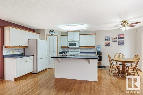 2944 41 Av Nw, Edmonton, AB - Indoor Photo Showing Kitchen