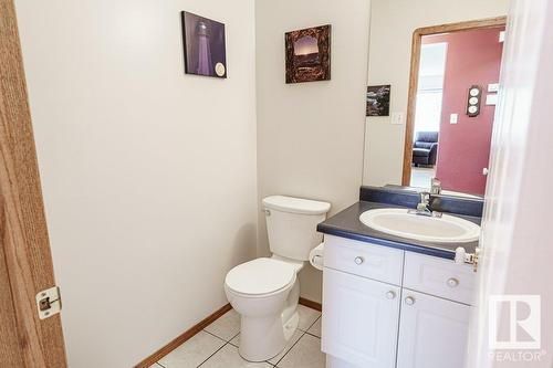 2944 41 Av Nw, Edmonton, AB - Indoor Photo Showing Bathroom