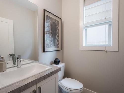 733 Hayward Place, Kamloops, BC - Indoor Photo Showing Bathroom