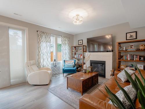 733 Hayward Place, Kamloops, BC - Indoor Photo Showing Living Room With Fireplace