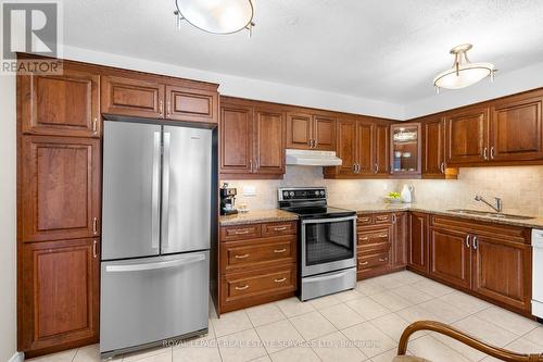 1402 - 2185 Marine Drive, Oakville, ON - Indoor Photo Showing Kitchen