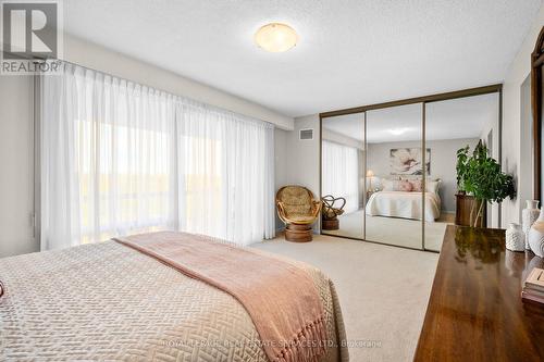 1402 - 2185 Marine Drive, Oakville, ON - Indoor Photo Showing Bedroom