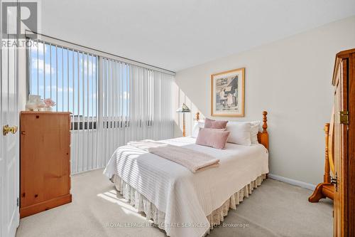 1402 - 2185 Marine Drive, Oakville, ON - Indoor Photo Showing Bedroom