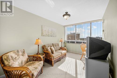 1402 - 2185 Marine Drive, Oakville, ON - Indoor Photo Showing Other Room