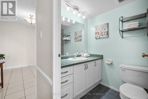 1402 - 2185 Marine Drive, Oakville, ON - Indoor Photo Showing Bathroom