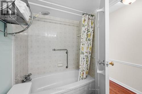 1402 - 2185 Marine Drive, Oakville, ON - Indoor Photo Showing Bathroom