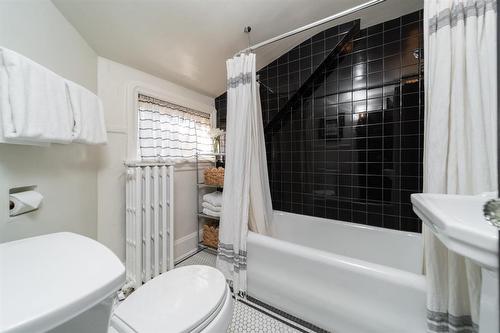 944 Byng Place, Winnipeg, MB - Indoor Photo Showing Bathroom