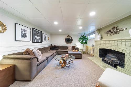 944 Byng Place, Winnipeg, MB - Indoor Photo Showing Living Room With Fireplace