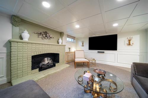 944 Byng Place, Winnipeg, MB - Indoor Photo Showing Living Room With Fireplace