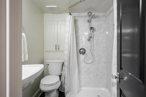 944 Byng Place, Winnipeg, MB - Indoor Photo Showing Bathroom