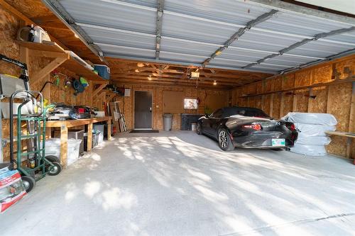 944 Byng Place, Winnipeg, MB - Indoor Photo Showing Garage