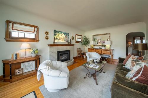 944 Byng Place, Winnipeg, MB - Indoor Photo Showing Living Room With Fireplace