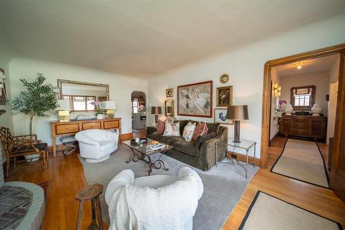 944 Byng Place, Winnipeg, MB - Indoor Photo Showing Living Room