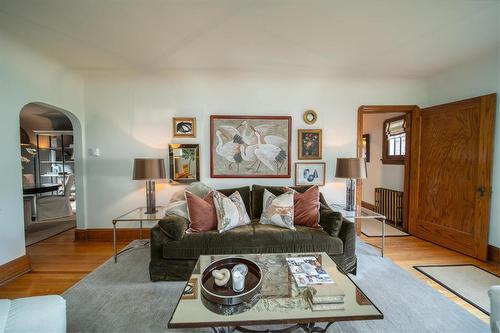 944 Byng Place, Winnipeg, MB - Indoor Photo Showing Living Room