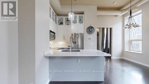 405 - 135 Dalhousie Street, Toronto, ON - Indoor Photo Showing Kitchen With Double Sink