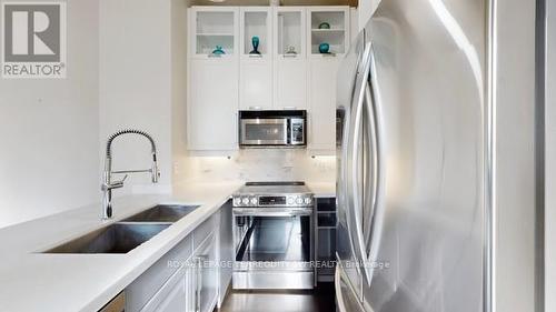 405 - 135 Dalhousie Street, Toronto, ON - Indoor Photo Showing Kitchen With Stainless Steel Kitchen With Double Sink With Upgraded Kitchen