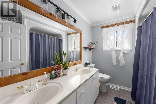 3 Garden Avenue, Perth, ON - Indoor Photo Showing Bathroom