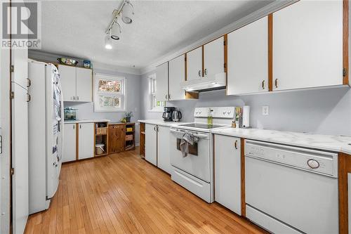 3 Garden Avenue, Perth, ON - Indoor Photo Showing Kitchen