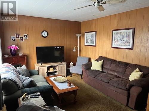 772 304Th  Street, Kimberley, BC - Indoor Photo Showing Living Room